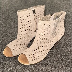 NWOT Toms Beige Peep-Toe Ankle Boots
